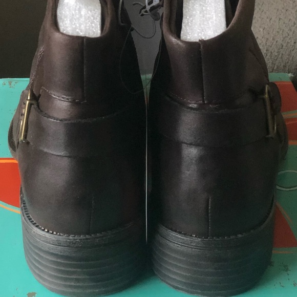 Yuu Dark Brown Ankle Boots 9.5 NIB - Picture 3 of 5